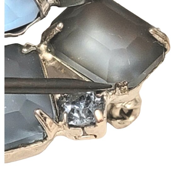 Weiss Silver Tone Blue Prong Set Rhinestone, Molded Glass Round Cluster Brooch - Picture 4 of 8